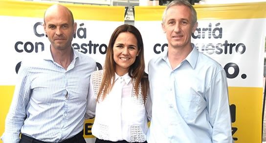 Cunha, a la izquierda, junto al ministro de Transporte Dietrich y una candidata del PRO.