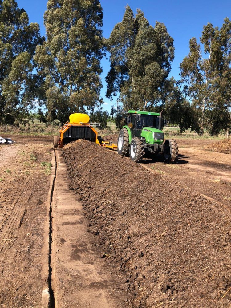 Pilas con volteo a campo ( windrow composting)