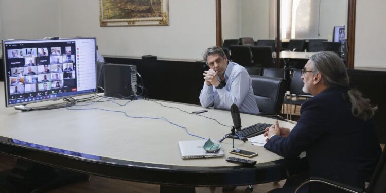 Ministro Luis Basterra anunciando devolucion de retenciones a pequeños y medianos productores
Foto: Augusto Famulari / MAGYP