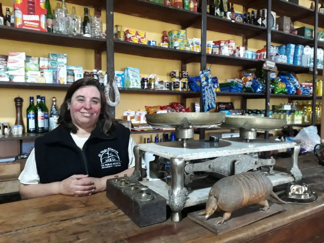 Almorzamos en el Viejo Almacén, de Pablo Acosta.