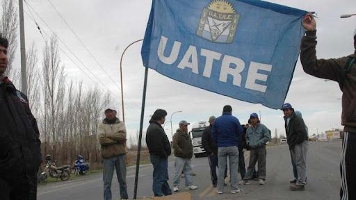 La UATRE amenazó con paros y cortes de ruta si no aparece un bono de fin de  año para los trabajadores rurales » Bichos de Campo