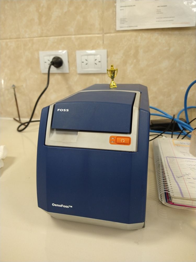 Multianalisador que trabaja con 3 mililitros de vino y en 2 minutos efectúa 10 determinaciones analíticas