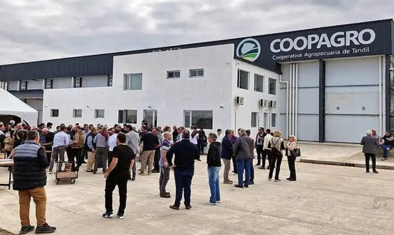 “Si uno no crece, retrocede”: La Coopagro, una cooperativa cerealera de Tandil, inauguró una planta de mozzarella y se mete de lleno en agregar valor a la leche de sus socios