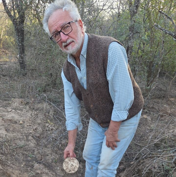 ¿Por qué el santiagueño Carlos Llorvandi acumula unas 50 fojas de documentos en Energas? Porque anhela cobrar los cánones que le deben por las “servidumbres” instaladas en su campo