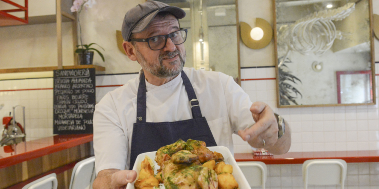 Mon Poulet de Christophe Krywonis fotos de Comstanza Niscovolos